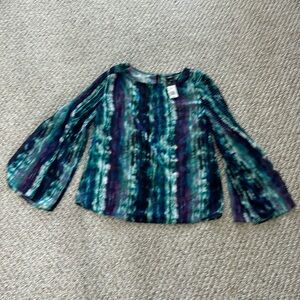 NWT beautiful jewel toned color boho style blouse. Size medium.